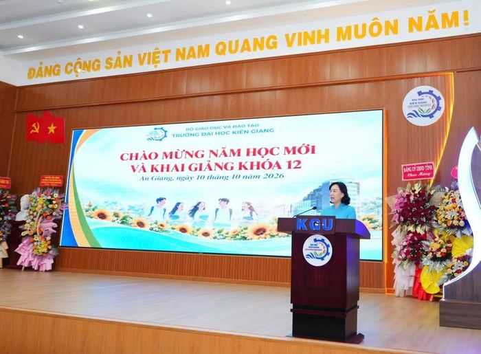 Bà Nguyễn Thị Minh Thúy, Phó Chủ tịch UBND tỉnh An Giang, phát biểu chỉ đạo tại buổi lễ.