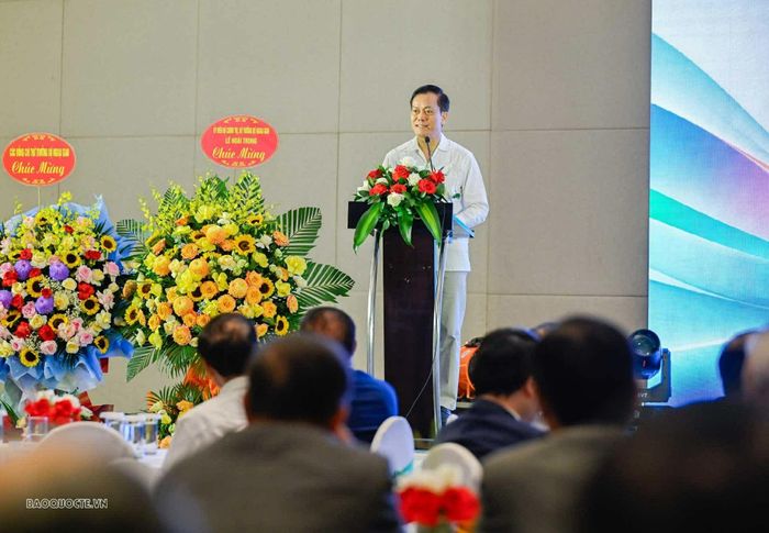 Nguyên Thứ trưởng Ngoại giao Hà Kim Ngọc chia sẻ tại buổi lễ. (Ảnh: Nguyễn Hồng)