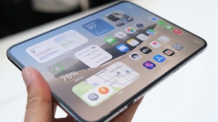 iPhone Duo tại lễ ra mắt ở trụ sở Apple Park ngày 9/9/2026.