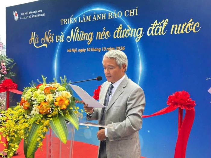Nhà báo Hà Hồng chia sẻ về quá trình tổ chức, công tác chấm chọn của cuộc thi. (Ảnh: Thanh Mai)