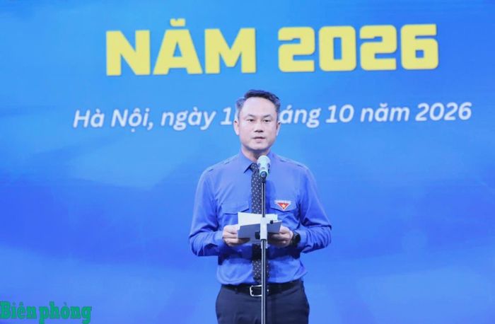 Theo đồng chí Nguyễn Kim Quy: "Điều đáng quý ở 15 gương thanh niên được tuyên dương hôm nay là phía sau mỗi phần thưởng không chỉ là một thành tích, mà là một câu chuyện về sự lựa chọn. Đó là lựa chọn dấn thân thay vì đứng ngoài, lựa chọn trách nhiệm thay vì thờ ơ, lựa chọn chia sẻ thay vì chỉ nghĩ cho mình, lựa chọn vượt lên nghịch cảnh thay vì đầu hàng số phận". Ảnh: Thùy Chi