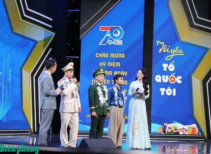 Tham gia giao lưu tại chương trình, Đại úy Phạm Thế Quang, giảng viên Học viện Phòng cháy chữa cháy và cứu nạn cứu hộ chia sẻ về hai lần anh tạm rời bục giảng để tham gia cứu hộ, cứu nạn tại Myanmar (năm 2025) và Venezuela (năm 2026). Ảnh: Thùy Chi