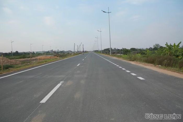 Hệ thống cầu, thoát nước, nền đường và các lớp bê tông nhựa trên tuyến chính đã được thi công hoàn tất.
