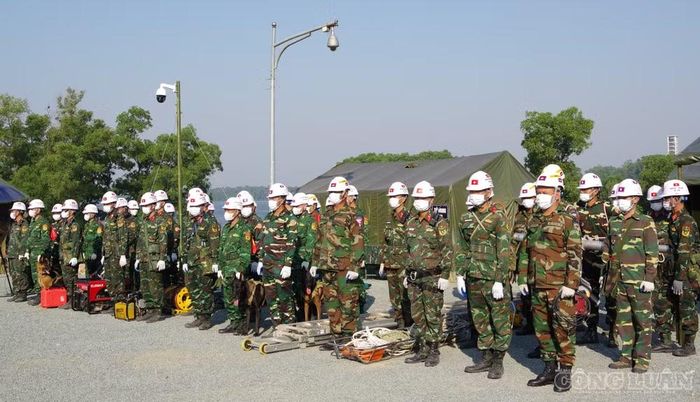 Sẵn sàng thực hiện nhiệm vụ tìm kiếm nạn nhân trong điều kiện địa hình phức tạp.
