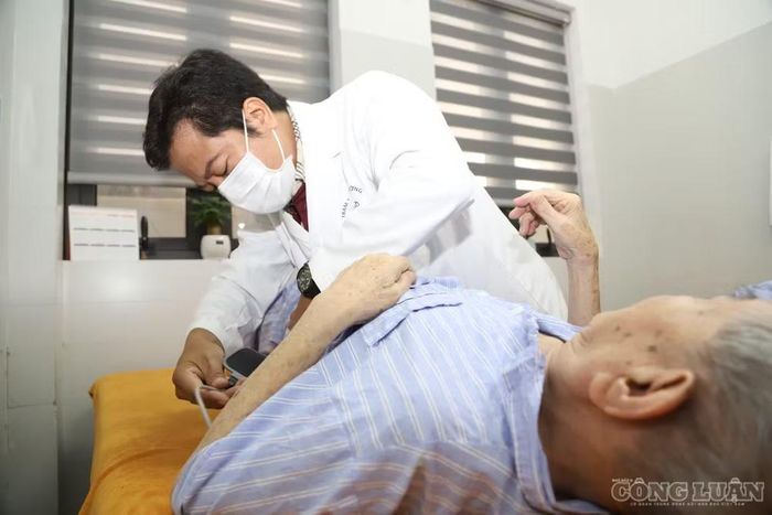 Thực tế tại Tây Hồ cho thấy, sức hút của dưỡng lão bán trú không nằm ở những tiện nghi cầu kỳ, mà ở cơ hội để người cao tuổi có một ngày sống vui vẻ, được vận động, trò chuyện và cảm thấy mình vẫn thuộc về một cộng đồng.