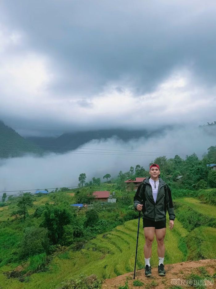Đoạn còn lại giữa vùng núi Nhìu Cồ San trở thành dấu tích hiếm hoi của một công trình giao thông từng giữ vai trò quan trọng ở Tây Bắc. Trong nhiều thập kỷ, con đường vẫn được người dân sử dụng để đi lại giữa các bản vùng cao. Những đoạn gần khu dân cư có mặt đá nhẵn hơn, dấu tích của việc đi lại và chăn thả gia súc qua nhiều thế hệ. Càng vào sâu trong rừng, rêu phủ dày hơn, lá mục bám trên mặt đá, khiến con đường mang vẻ trầm mặc như thể thời gian đã dừng lại.