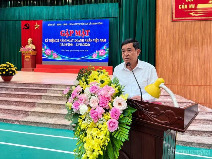  Ông Đặng Ngọc Quynh, đại diện cộng đồng doanh nghiệp xã Ninh Cường bày tỏ cảm ơn sự quan tâm, đồng hành của cấp ủy, chính quyền địa phương đối với hoạt động sản xuất, kinh doanh. Ảnh: VT. 