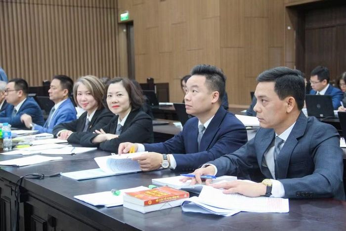 Các luật sư tác nghiệp tại phiên tòa. Ảnh: H.H