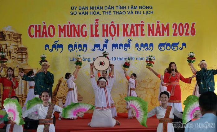 Sáng 10/10, tại di tích tháp Pô Sah Inư, phường Phú Thủy, Sở Văn hóa, Thể thao và Du lịch tỉnh Lâm Đồng tổ chức khai mạc Lễ hội Katê của đồng bào Chăm năm 2026.