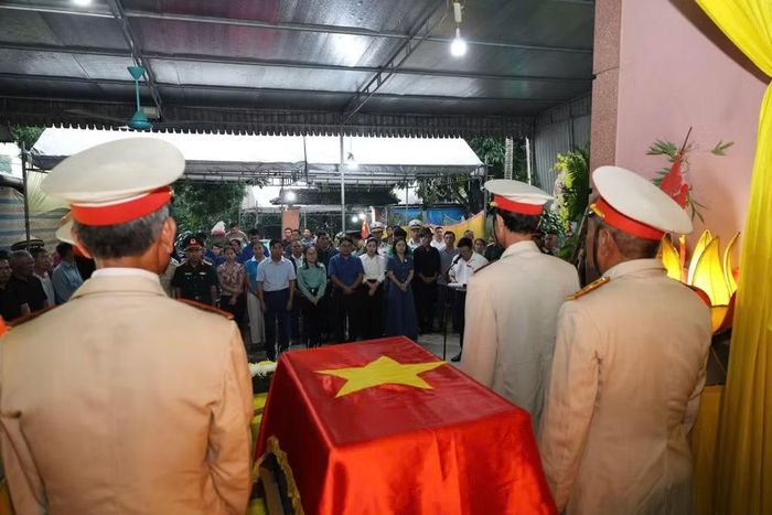 Theo nguyện vọng của gia đình, liệt sĩ được đưa về quê nhà để thuận tiện cho việc hương khói, thăm nom phần mộ. Ảnh: Hoàng Phi