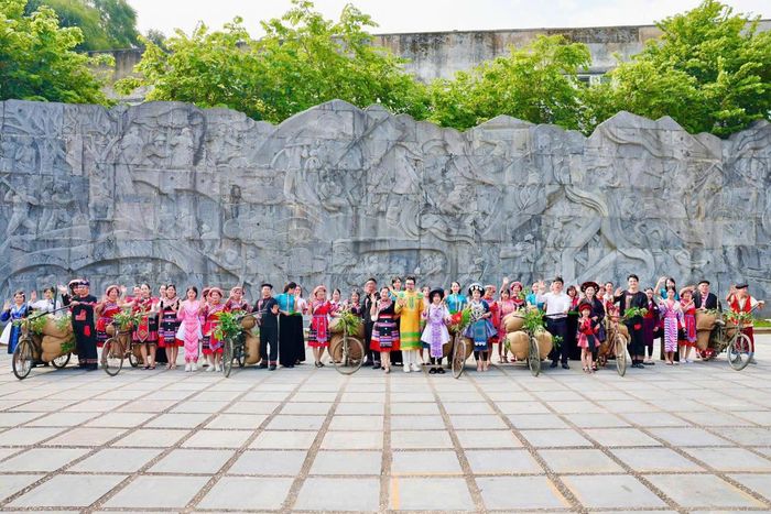Từ những hoạt động trải nghiệm giản dị, ký ức về chiến thắng lịch sử được khơi dậy bằng cách sinh động, gần gũi, góp phần gìn giữ và trao truyền những giá trị lịch sử cho các thế hệ mai sau.