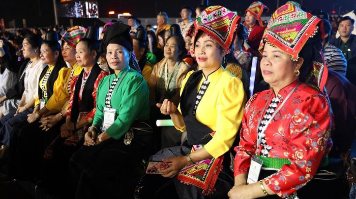 Đông đảo nhân dân đến tham dự (Ảnh: PV).