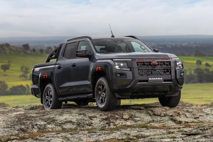 Bán tải Nissan Navara cũng chia sẻ cùng nền tảng với Triton.
