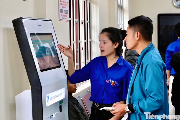  Chuyển đổi số trở thành điểm nhấn khi tuổi trẻ Lâm Đồng triển khai hiệu quả phong trào "Bình dân học vụ số", hỗ trợ người dân tiếp cận công nghệ và sử dụng dịch vụ công trực tuyến. 