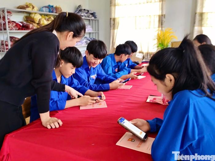  Từ đầu năm đến nay, các cấp bộ Đoàn trên địa bàn tỉnh Lâm Đồng tổ chức hơn 50 lớp tập huấn kỹ năng số, hướng dẫn sử dụng công cụ học tập trực tuyến và ứng dụng trí tuệ nhân tạo cho đoàn viên. 