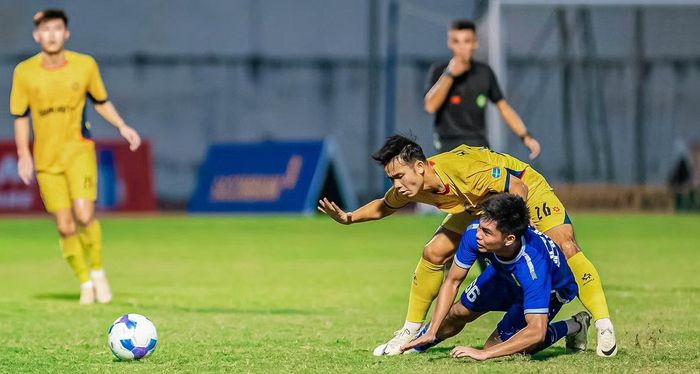  Trận Thanh Hóa (áo vàng) gặp Hải Phòng hứa hẹn sẽ rất quyết liệt. 