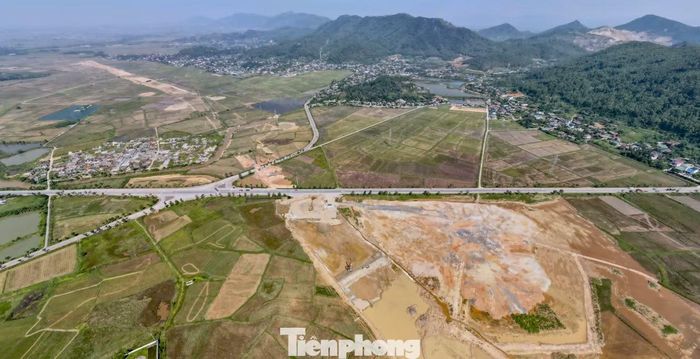 Cao tốc Vinh – Thanh Thuỷ đóng vai trò then chốt trong việc kết nối Việt Nam với Lào, rút ngắn thời gian vận chuyển hàng hóa và hành khách giữa 2 nước. Tuyến đường này góp phần thúc đẩy thương mại, đầu tư và du lịch trong khu vực, đặc biệt là giữa Bắc Trung Bộ Việt Nam và Trung Lào. Ngoài ra, cao tốc còn tạo động lực phát triển kinh tế cho các địa phương dọc tuyến, mở ra nhiều cơ hội hợp tác xuyên biên giới. Dự kiến tuyến cao tốc sẽ hoàn thành và đưa vào sử dụng vào năm 2029.