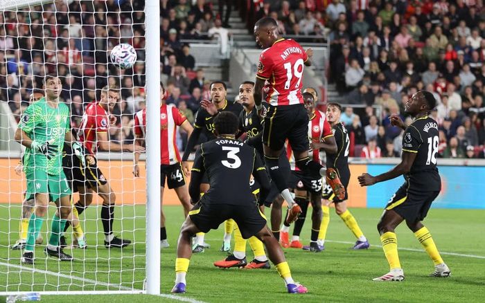 Chelsea phòng ngự thảm họa từ đầu mùa.