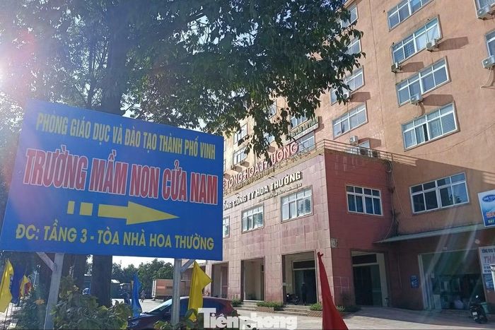 Hơn 200 trẻ Trường Mầm non Cửa Nam đang học tại tầng 3 một tòa nhà của doanh nghiệp trong thời gian chờ trường mới được xây dựng.