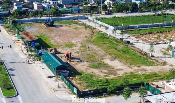 Công an cáo buộc Bầu Đoan đã chỉ đạo nhân viên bán 189/213 lô đất khi chưa đủ điều kiện.