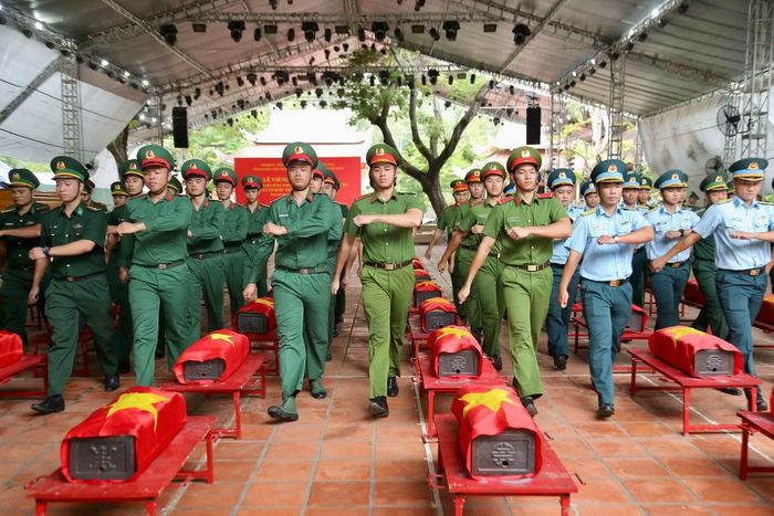 Lực lượng quân đội, công an thực hành các nghi thức chuẩn bị cho buổi lễ chính thức sẽ diễn ra ngày 14/10 tới.