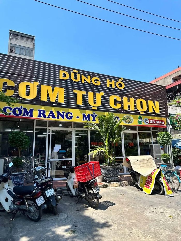 Quán cơm Dũng Hồ