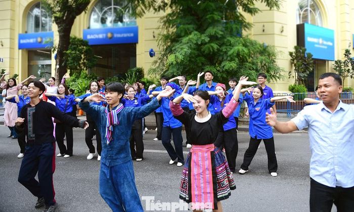 Các bạn trẻ tham gia hoạt động trải nghiệm, văn hóa văn nghệ trong khuôn khổ chương trình. Ảnh: Xuân Tùng