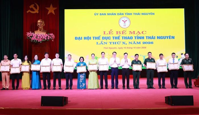 Lãnh đạo tỉnh Thái Nguyên khen thưởng các tổ chức, cá nhân xuất sắc trong công tác tổ chức đại hội