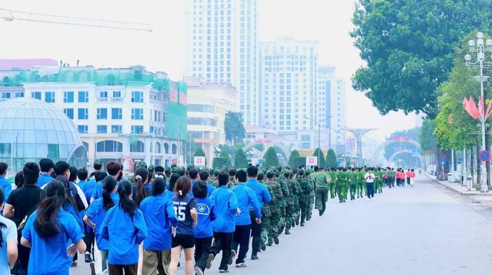 Gần 5.000 người tại Thái Nguyên chạy hưởng ứng sáng ngày 10/10