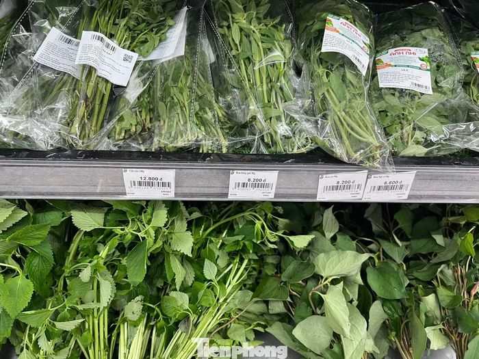 Rau ở siêu thị cũng có giá cao ngất, từ 120.000 - 160.000 đồng/kg