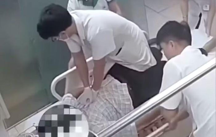 Sau khoảng 20 phút hồi sức, bệnh nhân đã có mạch trở lại.