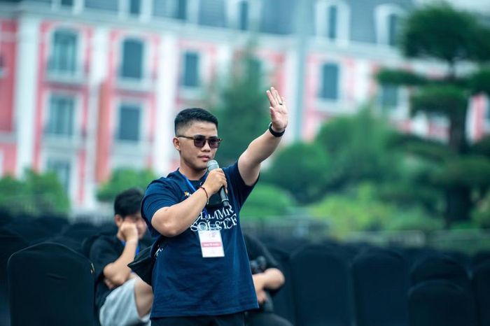 Ngoài những công việc liên quan đến tổ chức trên sân khấu, công tác ghi hình phục vụ livestream hay phát sóng cũng được đầu tư kỹ lưỡng và tối đa. Mục tiêu là 53 thí sinh đều có những góc quay, góc hình đẹp nhất trên các nền tảng số trong buổi chung khảo.