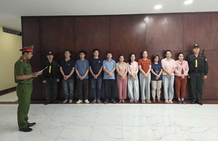 Các đối tượng liên quan vụ án tại cơ quan công an.