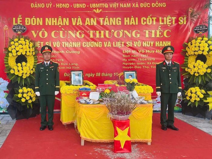 Lễ truy điệu và an táng hài cốt hai liệt sĩ được tổ chức trang trọng, chu đáo.