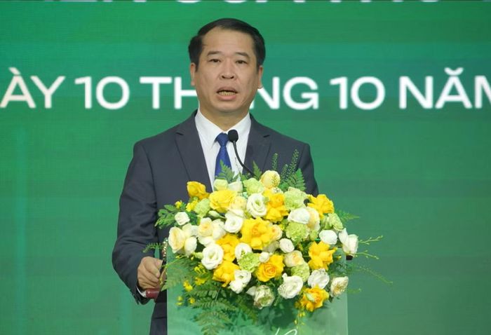 GS.TS Lê Thanh Sơn, Hiệu trưởng Trường Đại học Khoa học Tự nhiên phát biểu chúc mừng. Ảnh: Nghiêm Huê
