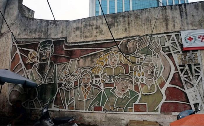  Hiện trạng bức phù điêu. Ảnh: HK. 