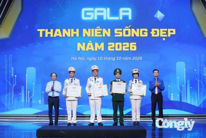 Các cá nhân được nhận Bằng khen của Ủy ban Trung ương Hội LHTN Việt Nam, biểu trưng của chương trình và giải thưởng trị giá 10 triệu đồng do Công ty TCP Việt Nam trao tặng.