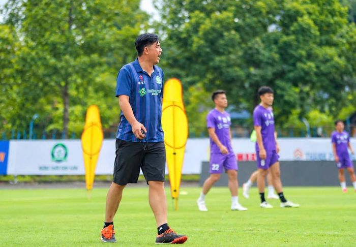 Đang đẩy HLV Việt Thắng vào thế khó bên cạnh người đồng nghiệp Kewell tại Hà Nội FC