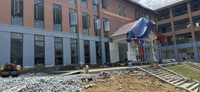 Một số hạng mục tại Trường Nội trú liên cấp Bắc Lý vẫn đang được thi công, hoàn thiện. Ảnh: V.P