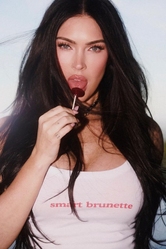 Megan Fox rao bán hình ảnh nóng bỏng. Ảnh: Subs