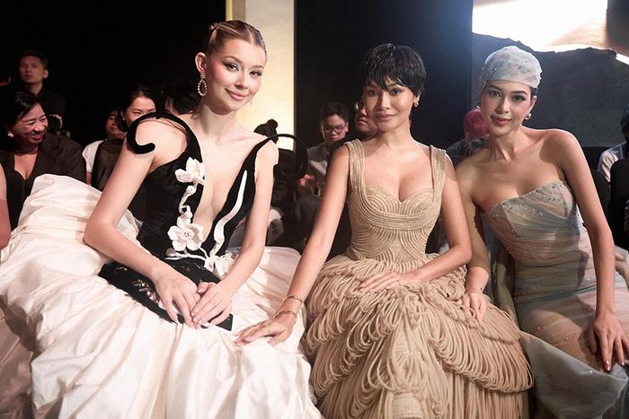 Miss Cosmo 2025 Yolina, Á hậu Miss Cosmo 2024 Mook và Á hậu Miss Cosmo 2025 Chelsea có mặt theo dõi chương trình.