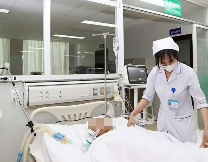 Bệnh nhân N. được chăm sóc tại khoa. Ảnh: BVCC.