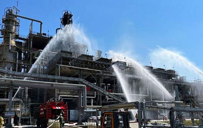 Hỏa hoạn tại Nhà máy Lọc dầu Novoshakhtinsk. Ảnh: truyền thông Nga/rbc.ua