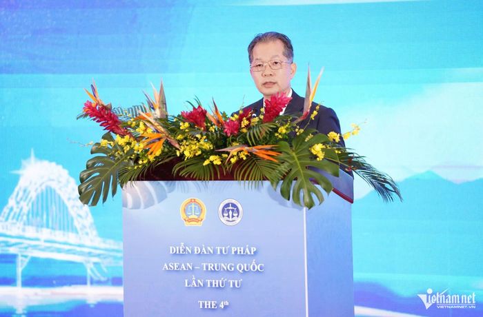 Chánh án TAND tối cao Việt Nam Nguyễn Văn Quảng phát biểu tại diễn đàn