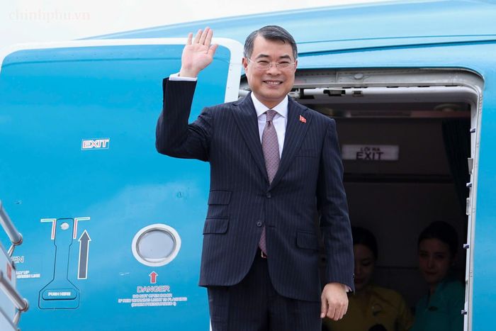 Trưa nay, chuyên cơ chở Thủ tướng Lê Minh Hưng và đoàn đại biểu cấp cao Việt Nam đã rời sân bay quốc tế Techo ở thủ đô Phnom Penh. Thủ tướng kết thúc tốt đẹp chuyến thăm Campuchia theo lời mời của Thủ tướng Hun Manet. Ảnh: Chính phủ