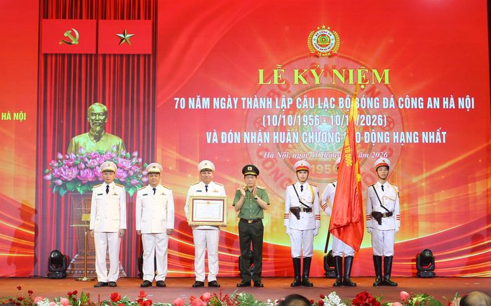 CLB CAHN vinh dự được trao tặng  Huân chương Lao động hạng Nhất.