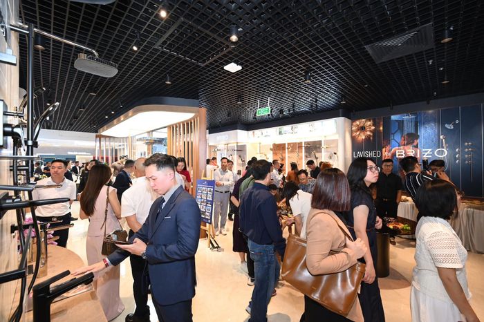 Không gian Showroom Uuviet Solutions Hà Nội nhận được sự quan tâm của đông đảo khách tham quan