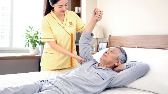Một dịch vụ chăm sóc chuyên nghiệp không chỉ cung cấp người hỗ trợ, mà còn hướng đến sự an tâm lâu dài cho gia đình. Ảnh: MH