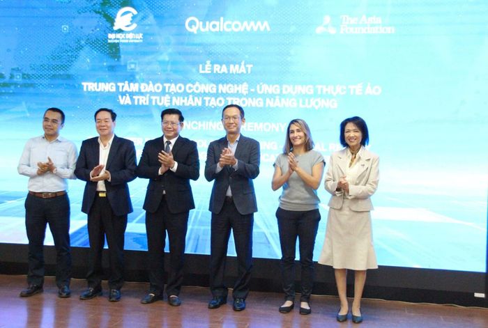 Lễ ra mắt Trung tâm Đào tạo Công nghệ - Ứng dụng Thực tế ảo và Trí tuệ nhân tạo trong năng lượng.