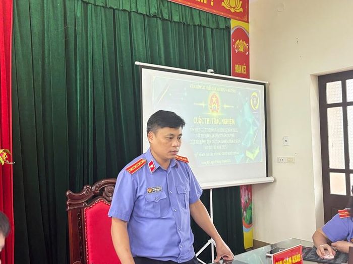  Đồng chí Nguyễn Thế Hoàng, Viện trưởng VKSND khu vực 4 phát biểu kết luận.